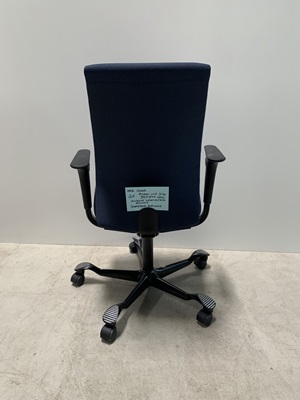Drehsessel, 71_HAG Creed 6004, Rücken und Sitz gepolstert Stoff blau